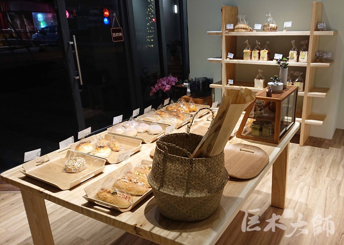 麵包原木展示架與陳列桌