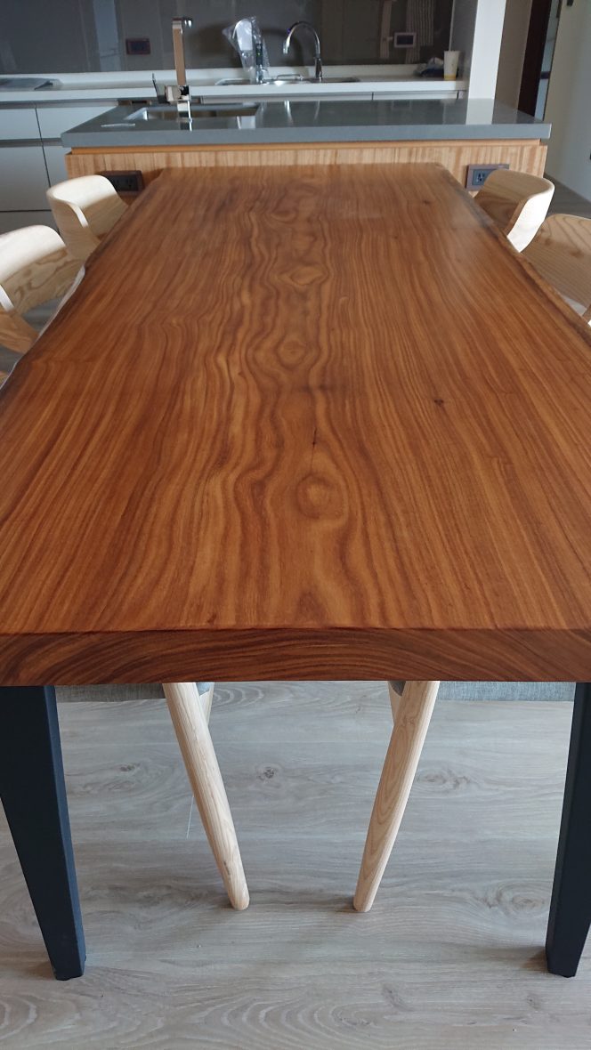 原木餐桌搭配鐵腳3